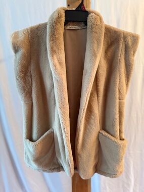 Shawl-Collar Faux Fur Vest - Beige